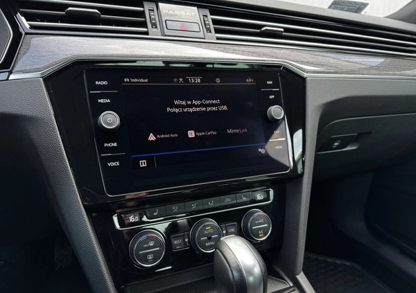 Volkswagen Passat cena 119900 przebieg: 67940, rok produkcji 2019 z Chełmno małe 277